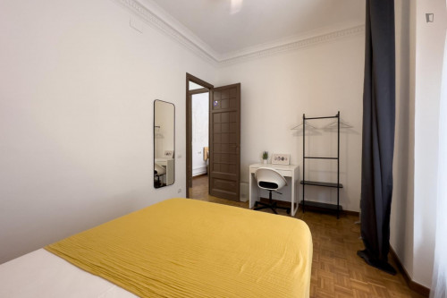 Delightful double bedroom in proximity to Urquinaona metro station