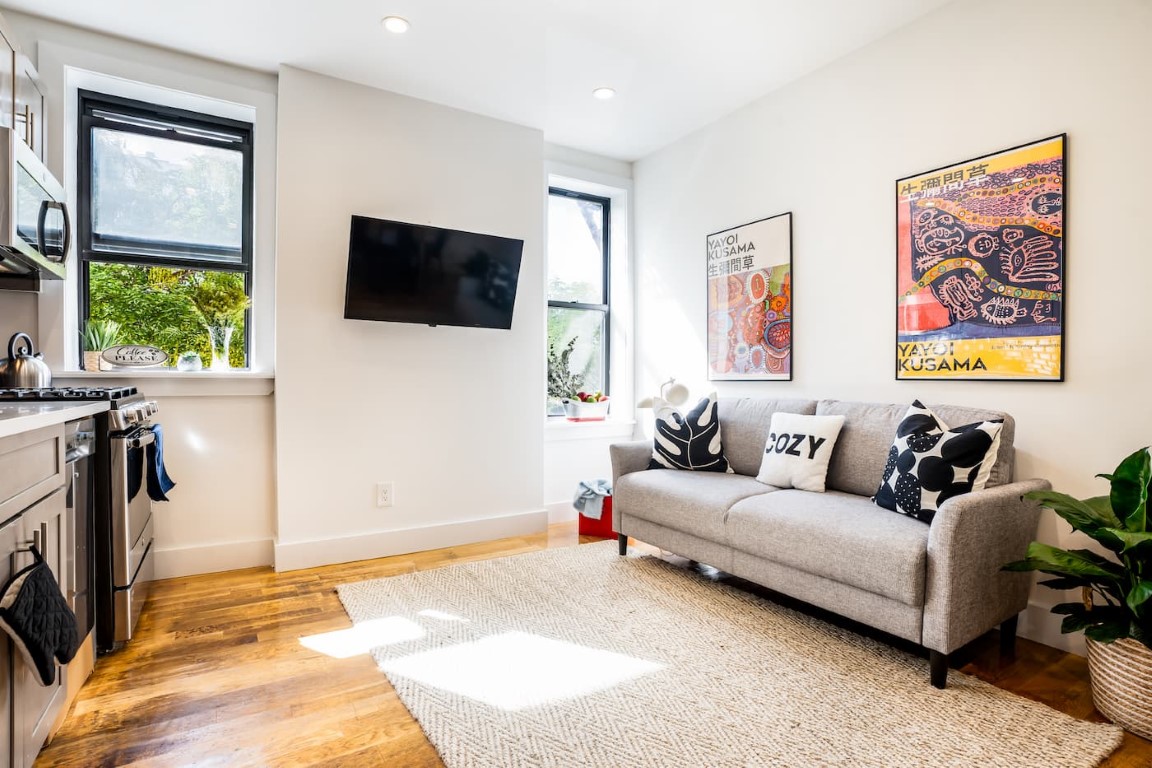  Standard  -  The Seneca House  - Gallery -  9