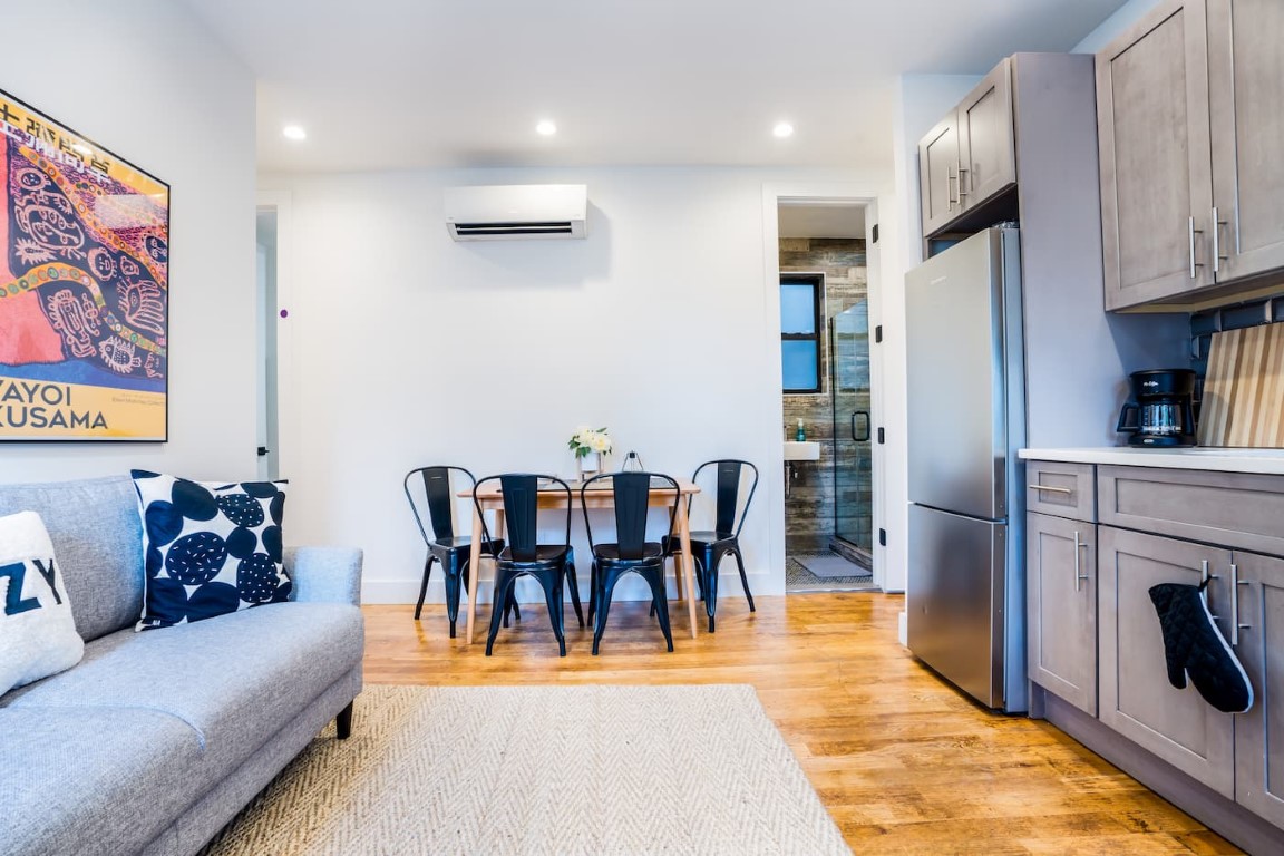  Standard +  -  The Seneca House  - Gallery -  13