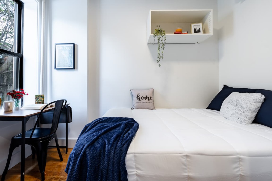 Standard +  -  The Seneca House  - Gallery -  22