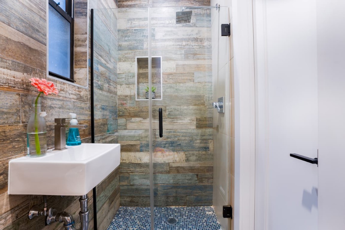  Standard +  -  The Seneca House  - Gallery -  7
