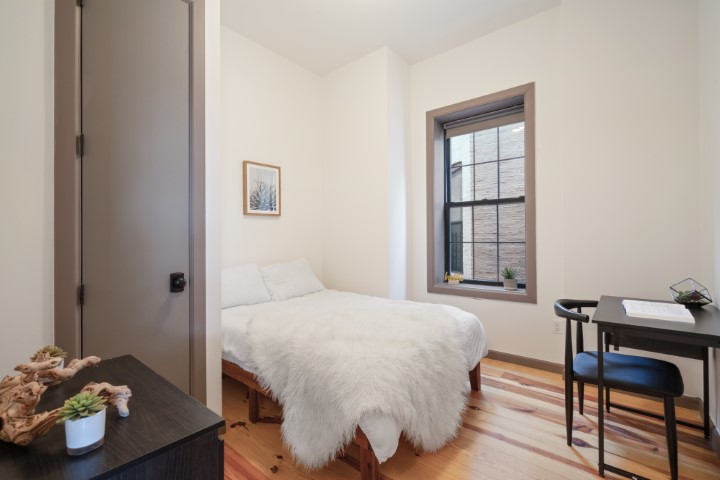Private Standard Room - Upper Manhattan House - Gallery - 2