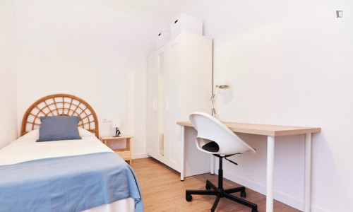 Inviting single bedroom in Tiro de Línea