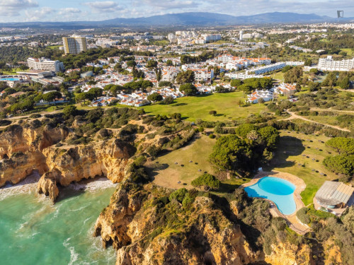 Beautiful and sunny 2-bedroom flat in Portimão