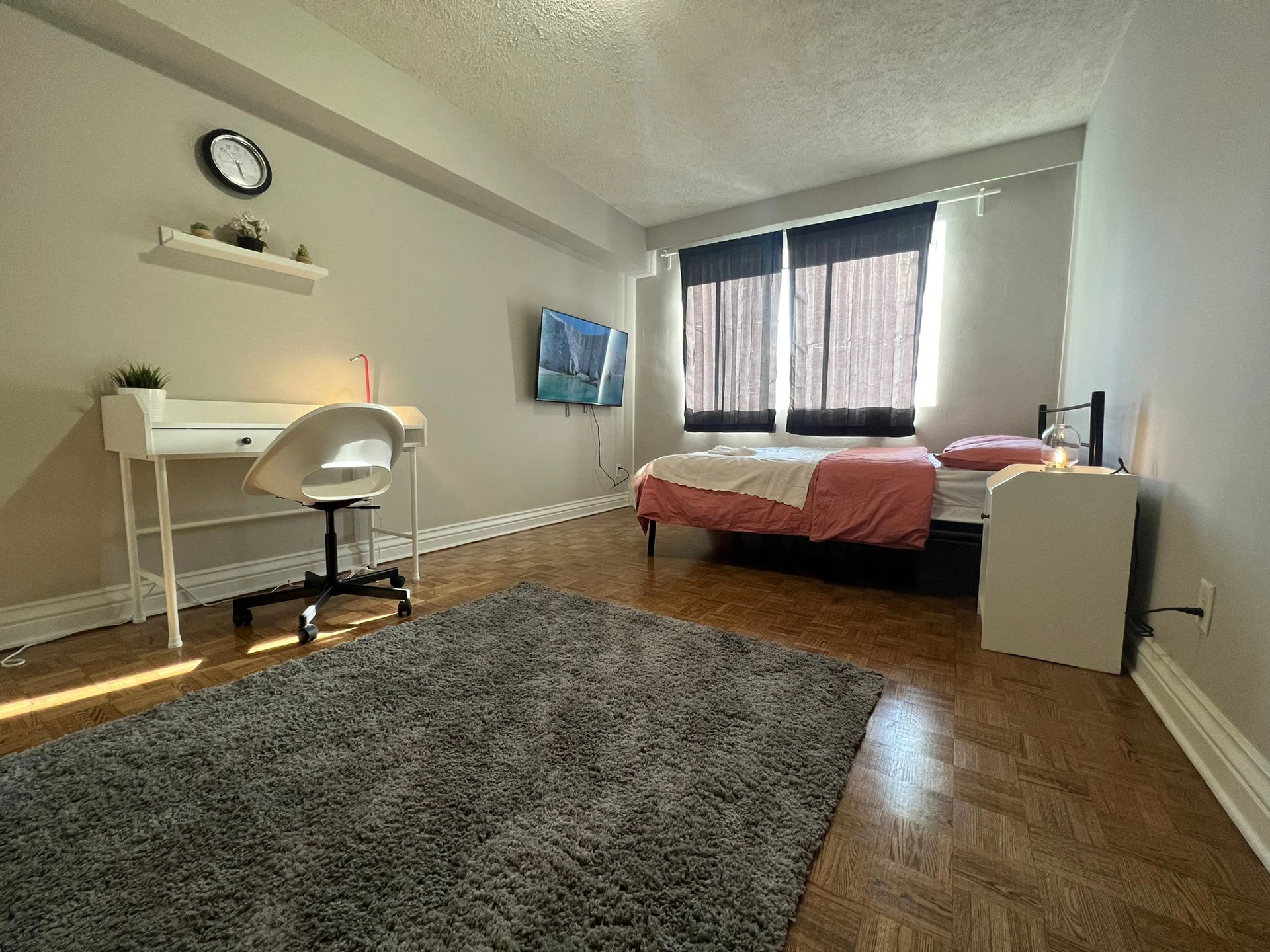  Silver Plus Room  -  Montreal -  Drummond St  - Gallery -  1