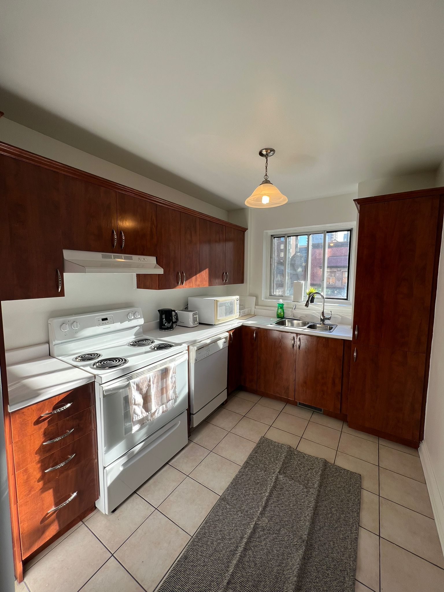  Silver Plus Room  -  Montreal -  Drummond St  - Gallery -  3