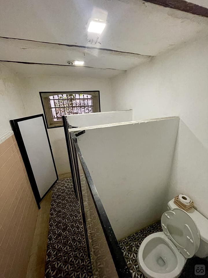 Full Bed Private Suite With Assigned Bathroom Outside - 4