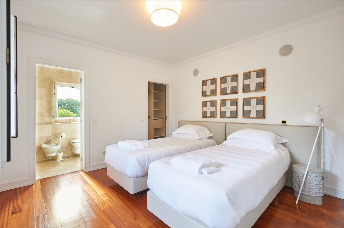 Private Room 1 - 16