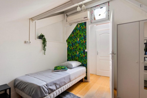Snug single bedroom in Ivry-sur-Seine