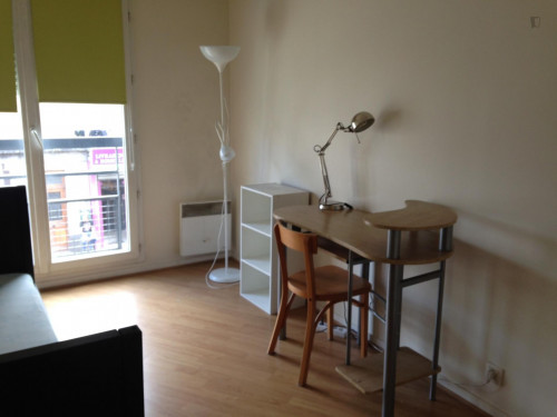 Chambre individuelle dans un appartement partagé ( 3 chambres )