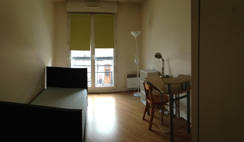 Chambre individuelle dans un appartement partagé ( 3 chambres )