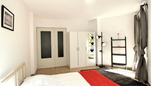 Beautiful double bedroom in a 4-bedroom apartment in Marseille
