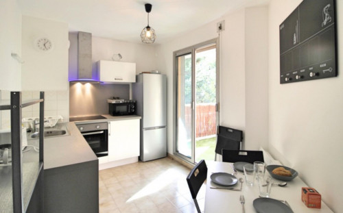 Beautiful double bedroom in a 4-bedroom apartment in Marseille