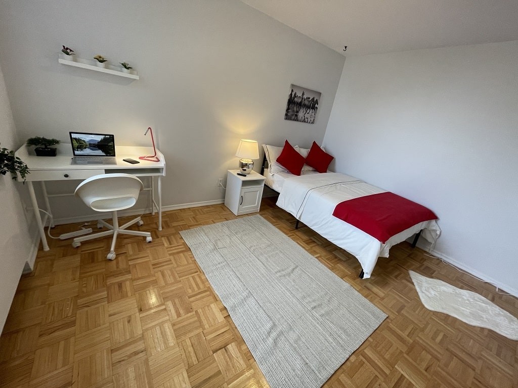  Silver Plus Room - 100 Wellesley St - Female Unit  -  Financial District - 100 Wellesley St  - Gallery -  4