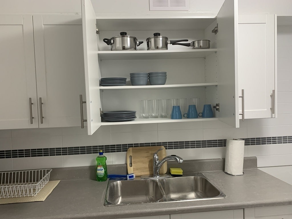 Silver Plus Room - 100 Wellesley St - Female Unit - Financial District - 100 Wellesley St - Gallery - 8