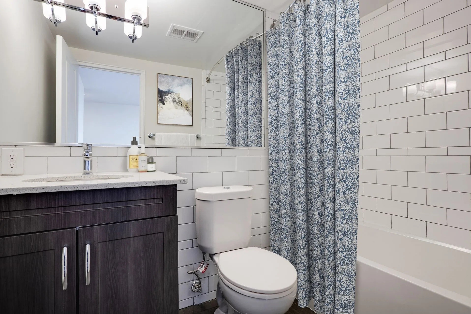  Silver Plus Room  -  Financial District - Dundonald St  - Gallery -  3