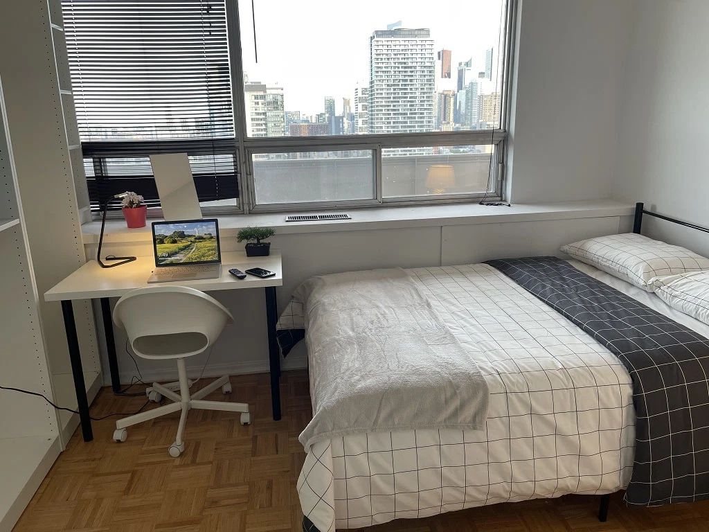  Flex Plus Room - 100 Wellesley St  -  Financial District - St Patrick St  - Gallery -  2