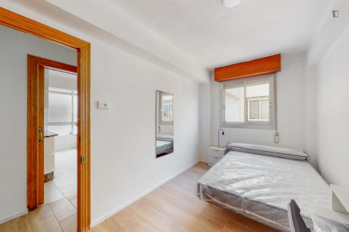 Appealing single bedroom