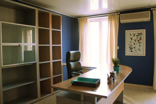 Colourful double bedroom near the Estrangin Préfecture metro