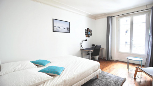 Appealing double bedroom near Parc Sainte-Périne