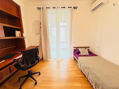 Comfy single bedroom in Reus close to Casa Navàs