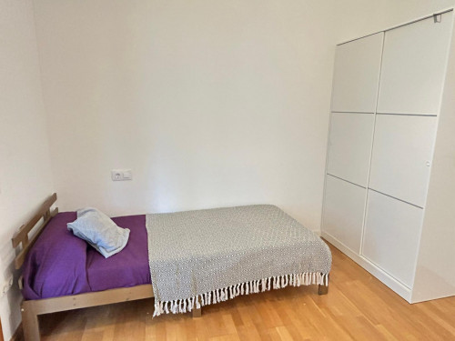 Comfy single bedroom in Reus close to Casa Navàs