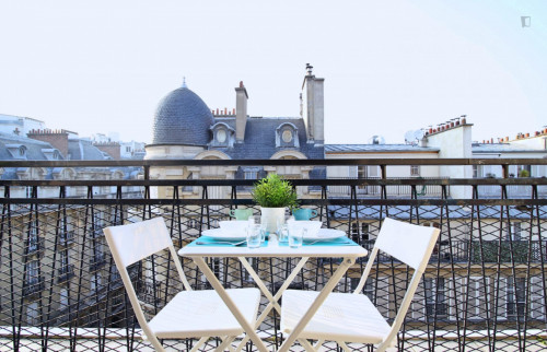 Double bedroom, with balcony, in 4-bedroom apartment