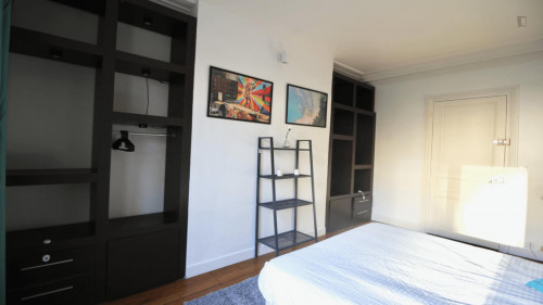 Luminous double bedroom in Auteuil