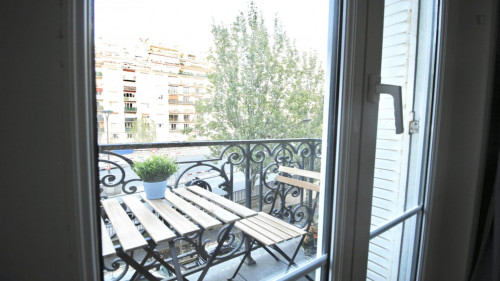 Luminous double bedroom in Auteuil