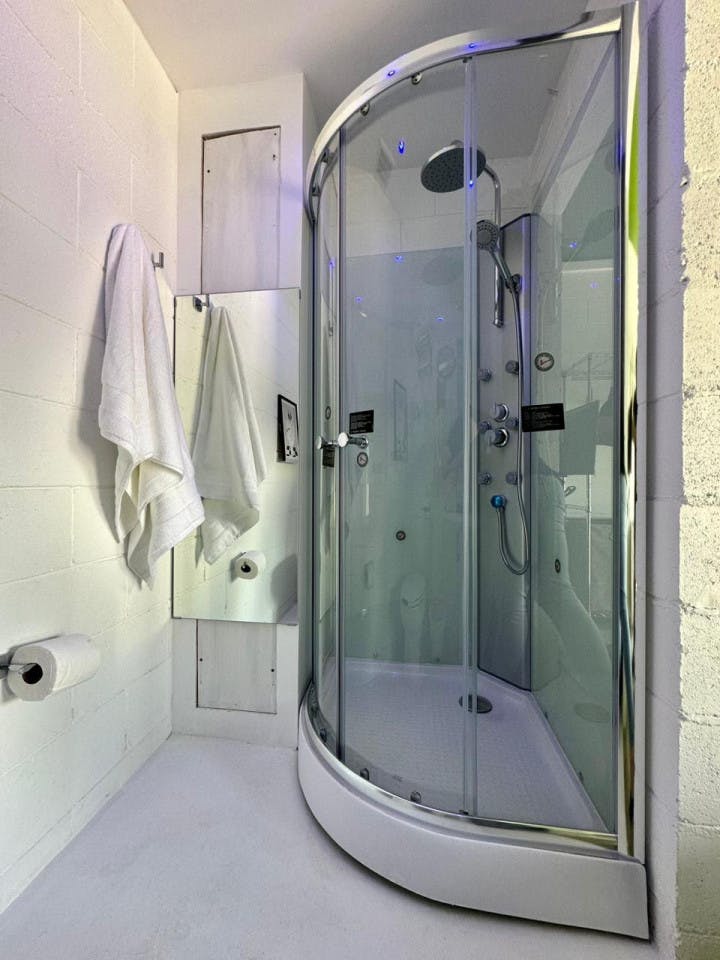 Private Room With Patio - 10