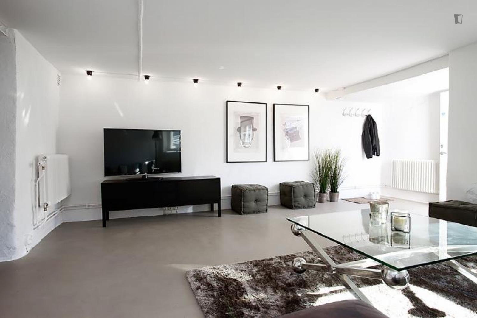 Large 2-Bedroom Apartment In Skår - 1