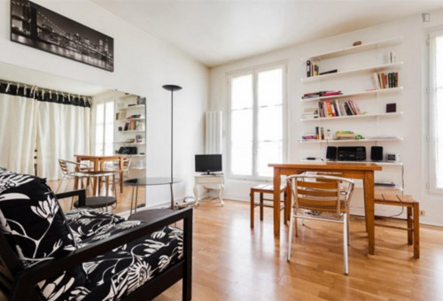 Modern studio in Batignolles