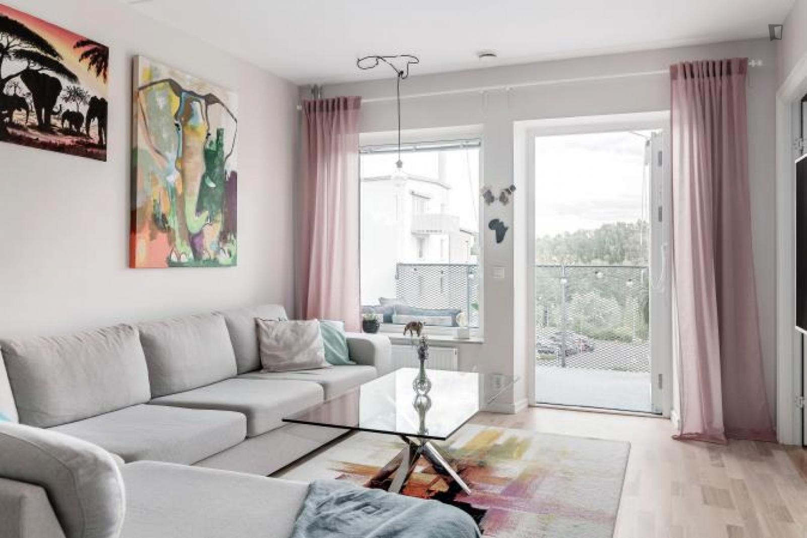 Beautiful 1-Bedroom Apartment Near Bellevue - 1