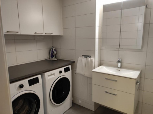 Inviting 2-bedroom apartment next to Varvsparken