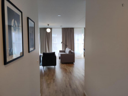 Inviting 2-bedroom apartment next to Varvsparken