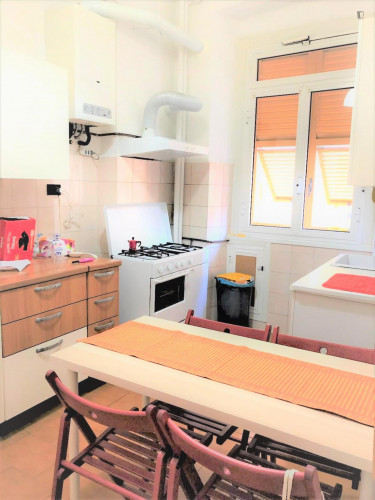 Double bedroom in 4-bedroom apartment - Gallery - 6