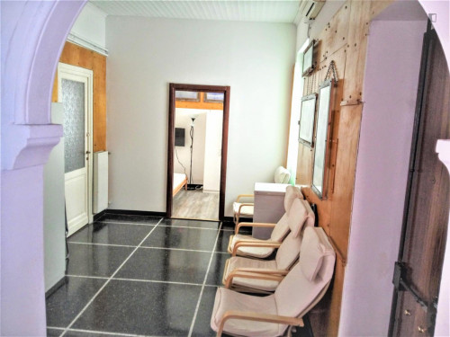 Double bedroom in 4-bedroom apartment