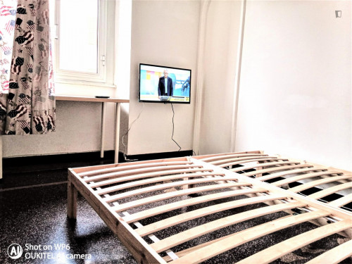 Double bedroom in 4-bedroom apartment
