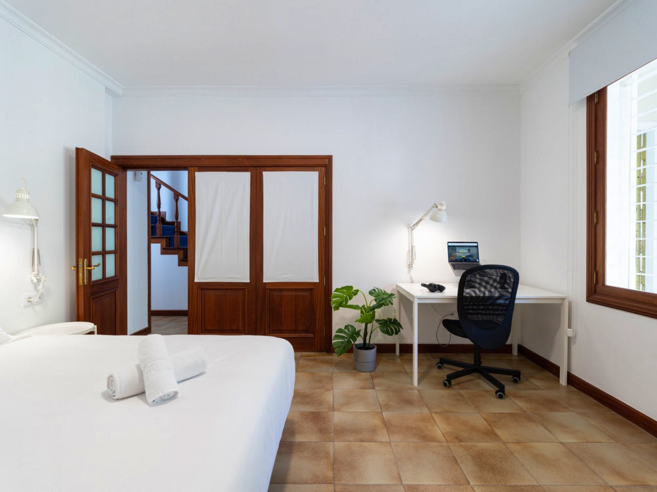 Room (A) Double Bed (150 Cm X 200cm) - 2