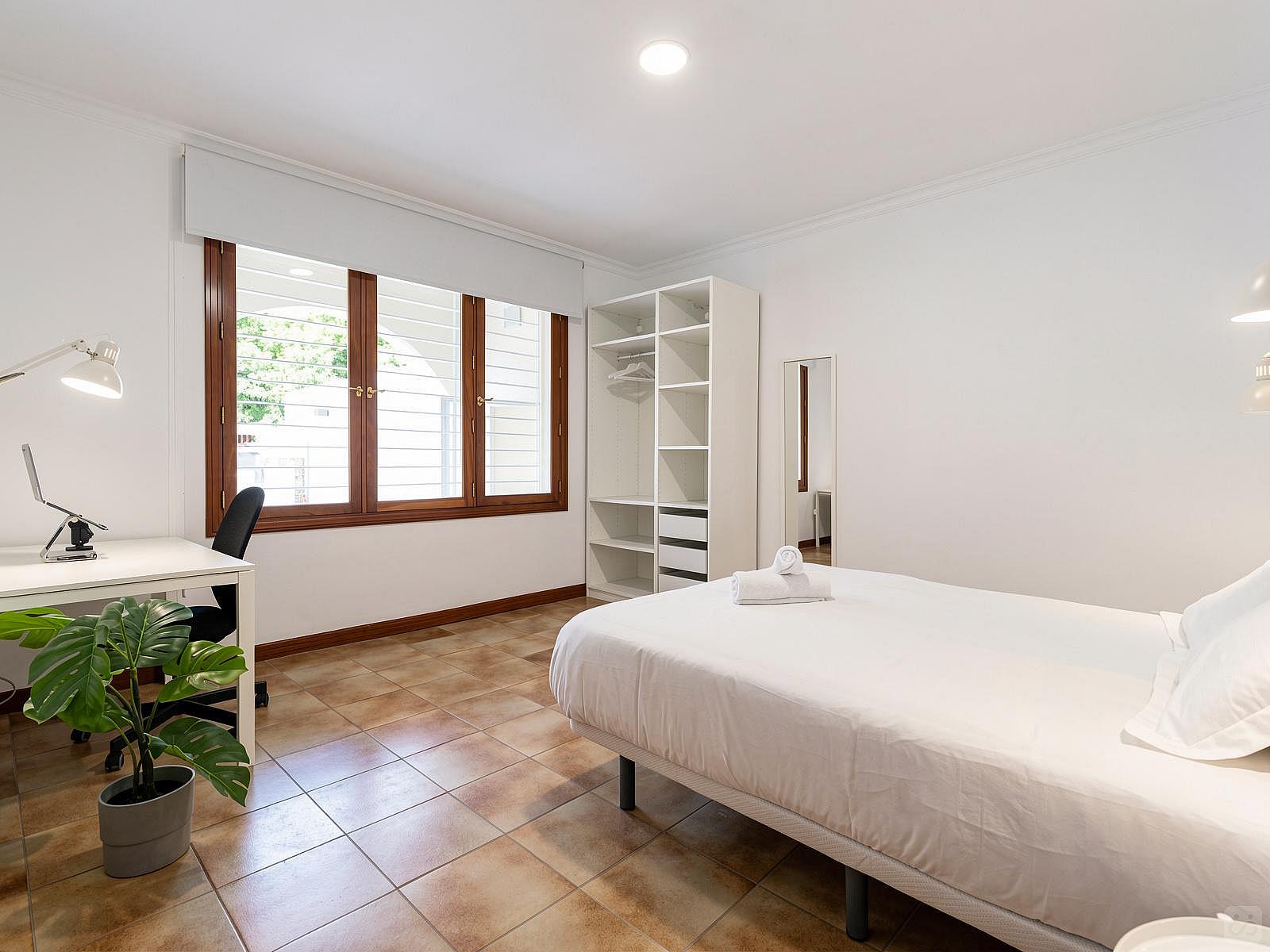 Room (A) Double Bed (150 Cm X 200cm) - 25