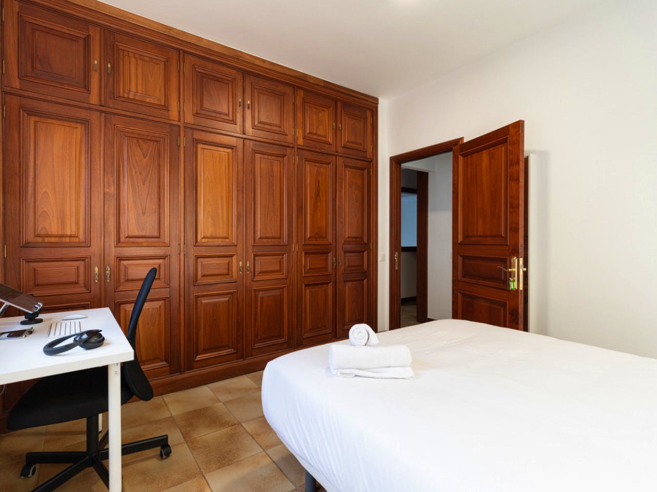 Room(E) Double Bed( 150cm X 200cm) - 3