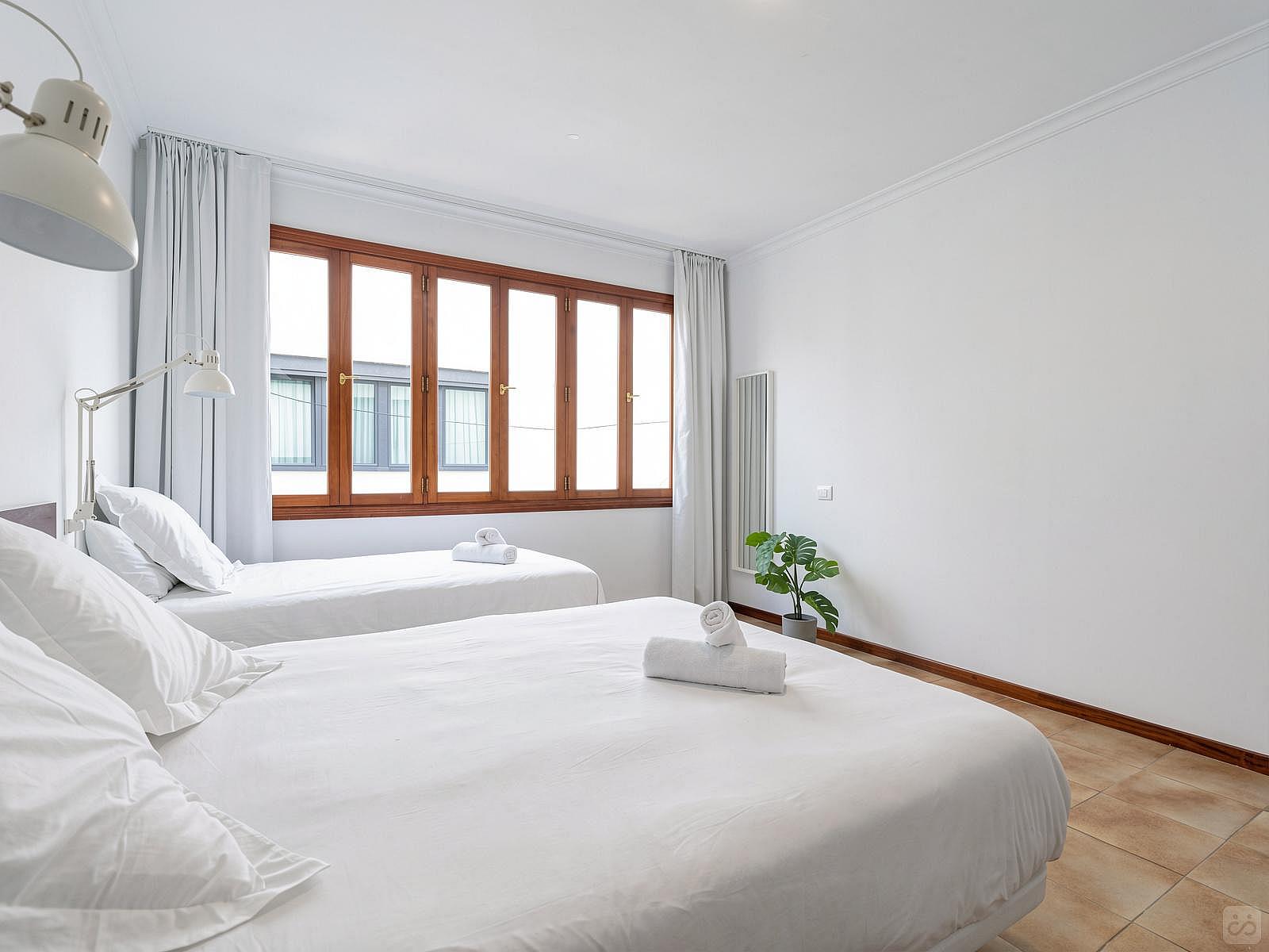 Room (B) Double Bed (150 Cm X 200cm) - 26