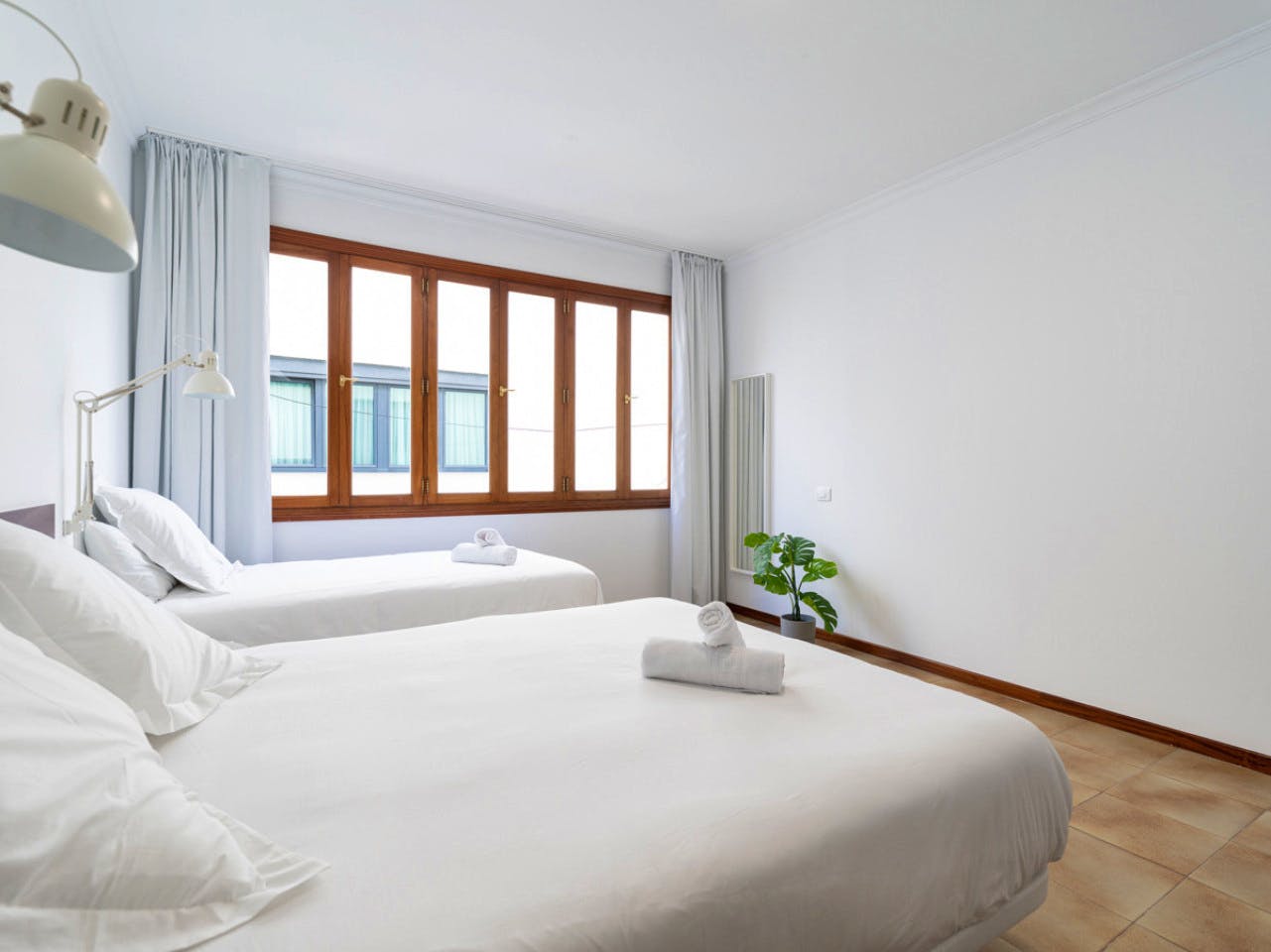 Room (B) Double Bed (150 Cm X 200cm) - 2