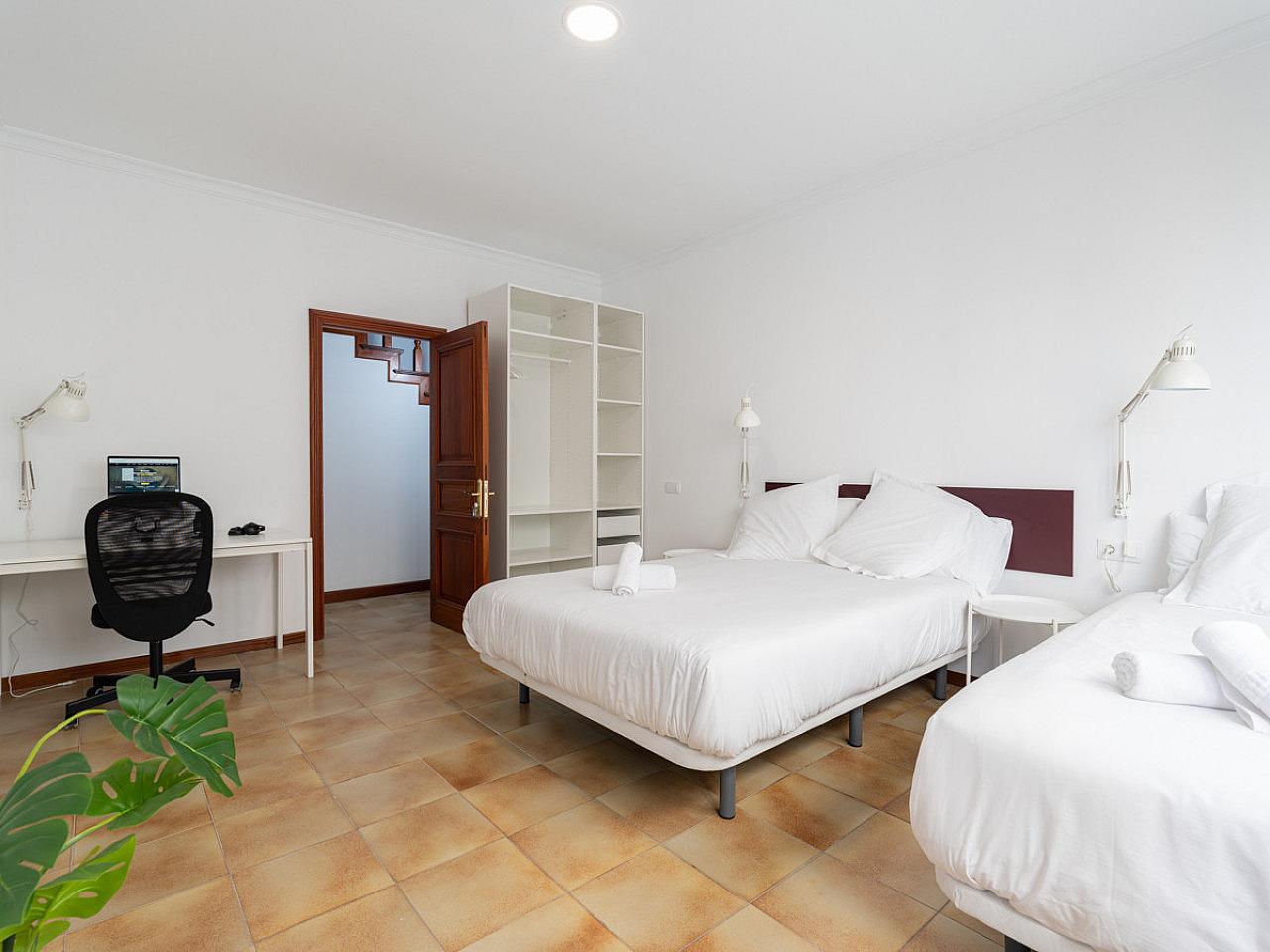 Room (B) Double Bed (150 Cm X 200cm) - 19