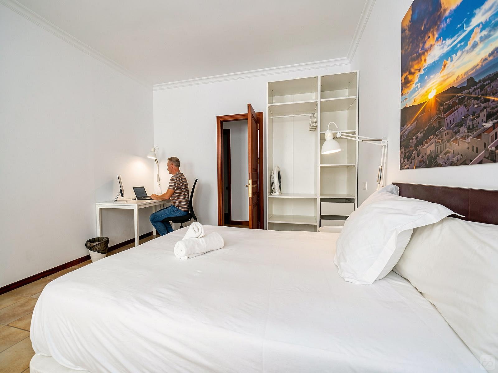 Room (B) Double Bed (150 Cm X 200cm) - 27