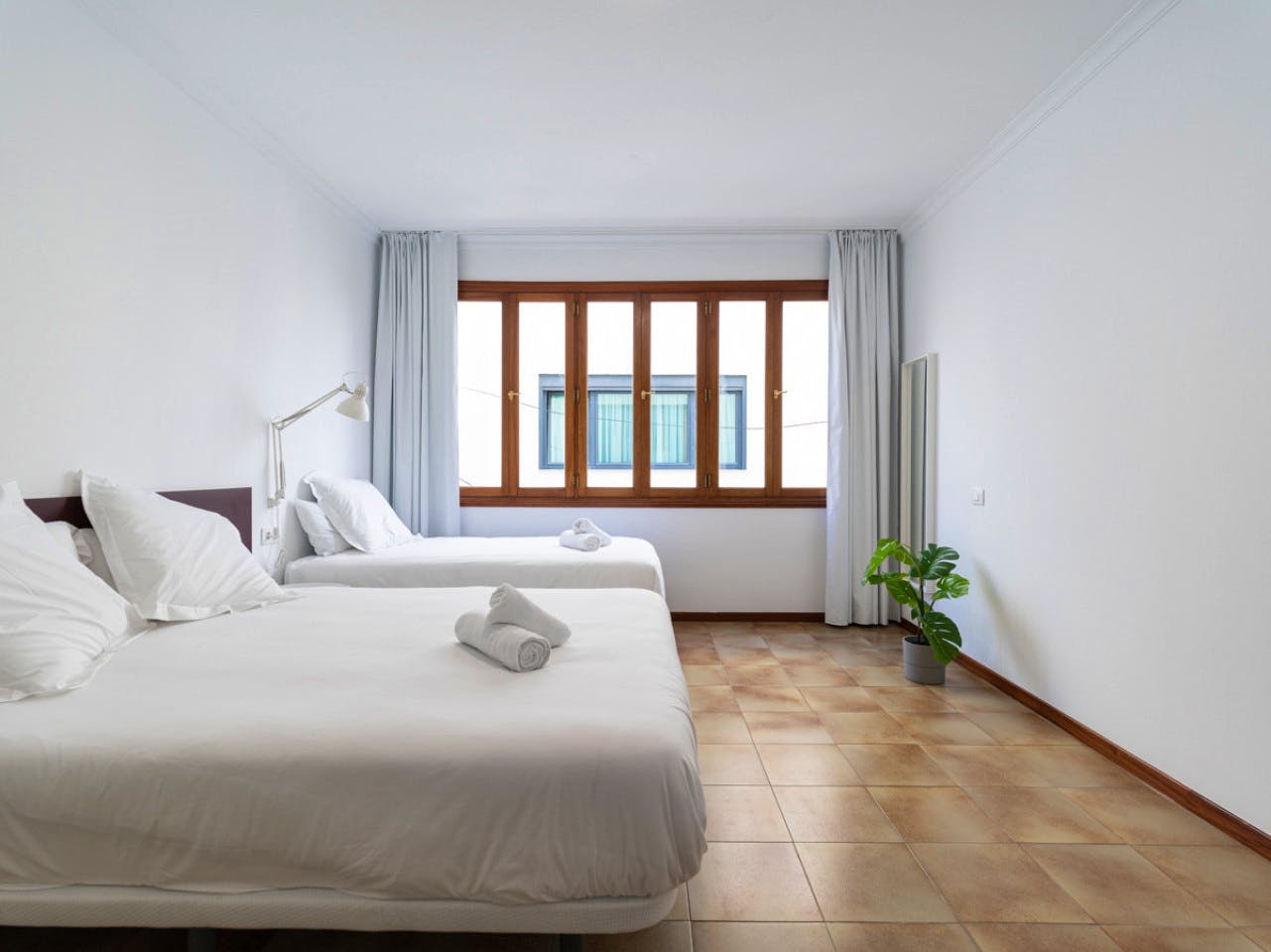 Room (B) Double Bed (150 Cm X 200cm) - 4