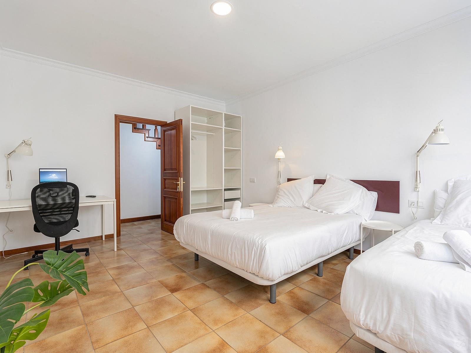 Room (B) Double Bed (150 Cm X 200cm) - 25