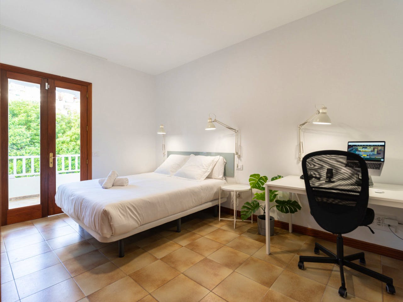 Room (F) Double Bed (150 Cm X 200cm) - 3