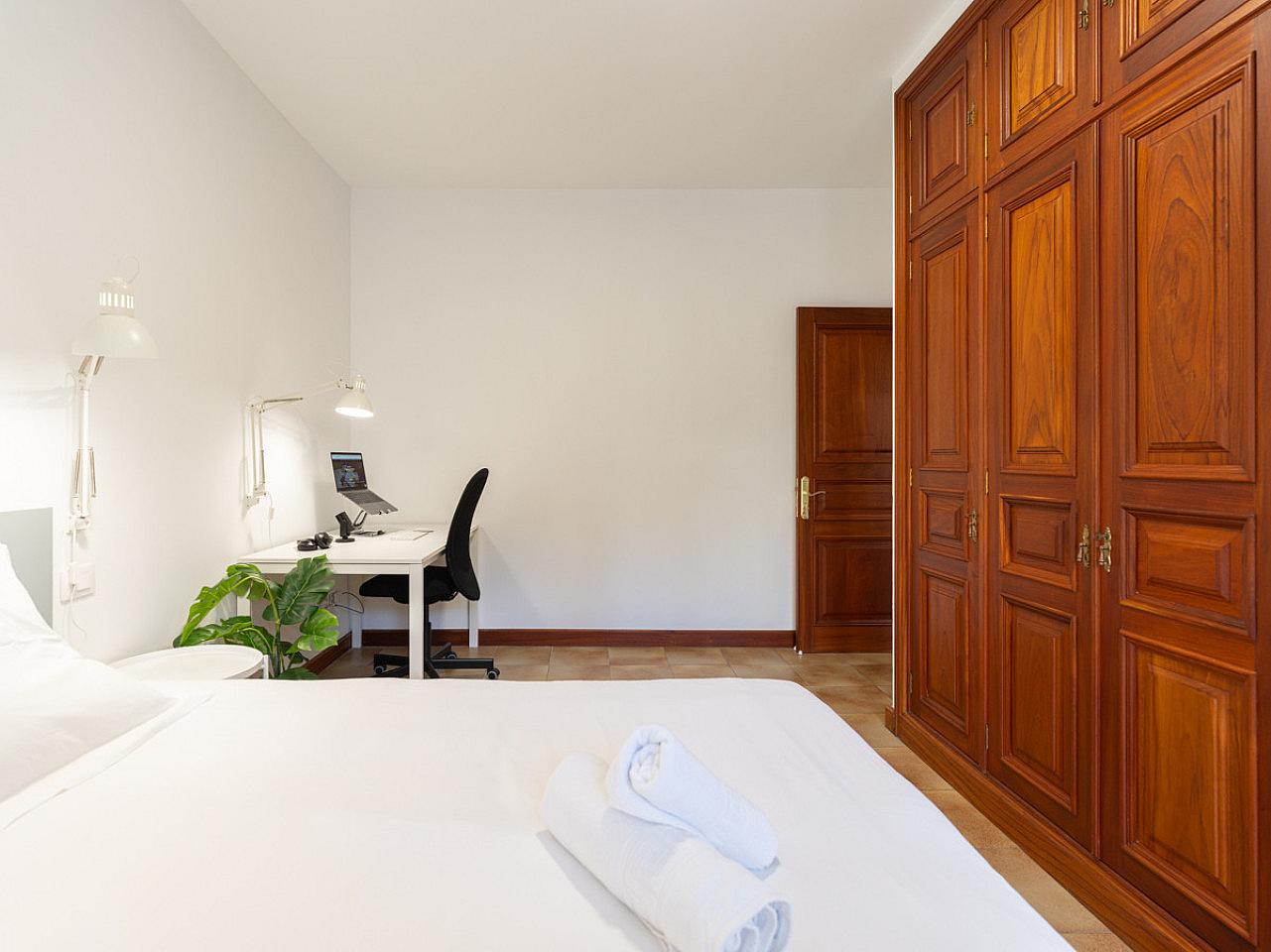 Room (F) Double Bed (150 Cm X 200cm) - 16
