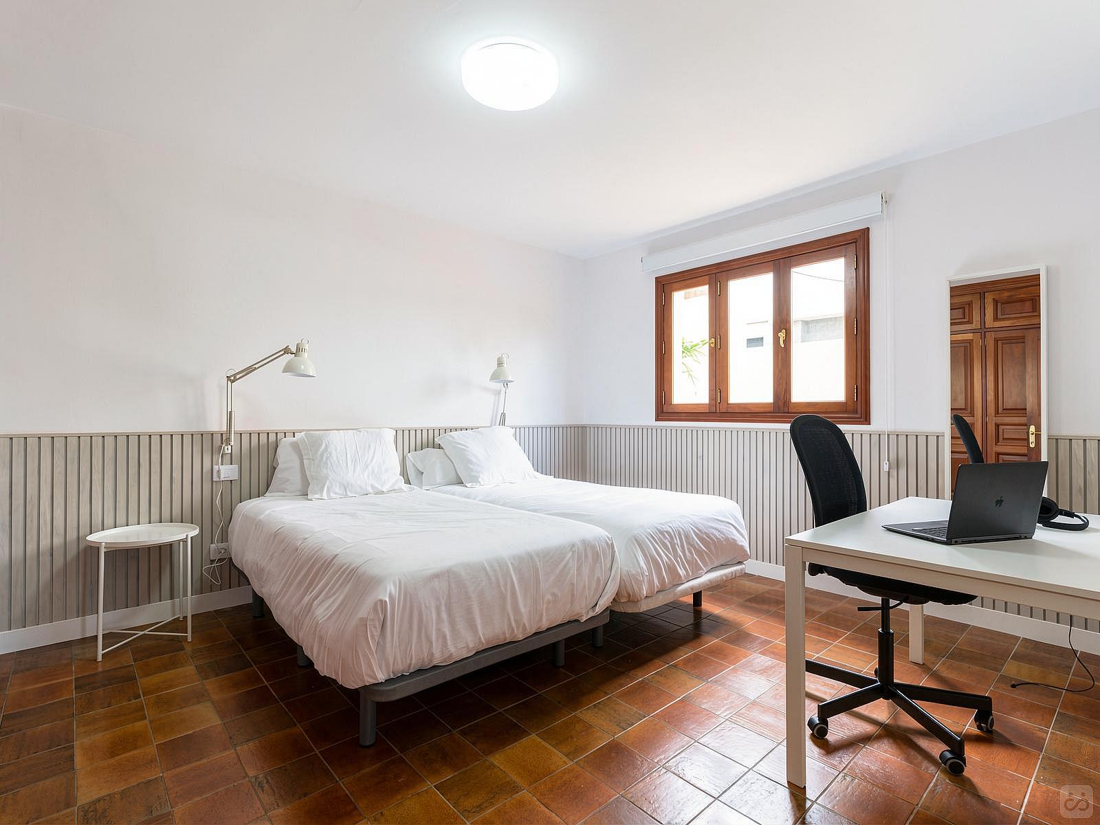 Room (H) Double Bed( 150cm X 200cm) - 33